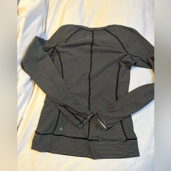 Lulu lemon long sleeve top - Picture 2 of 3